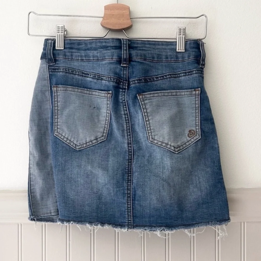 Indigo Rein Size 1 Two Tone Blue Denim Button Down Mini Skirt